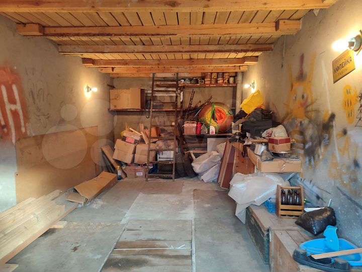 Гараж, > 30 м²