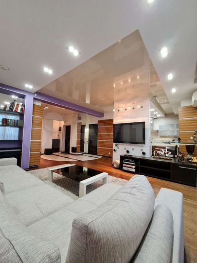 2-к. квартира, 84 м², 10/18 эт.