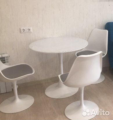 Стол Tulip, стулья проданы