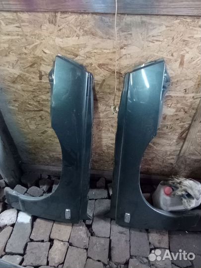 Крылья передние