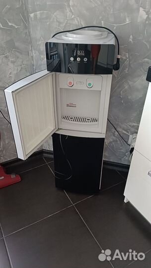 Куллер для воды напольный