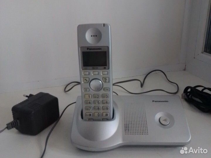 Цифровой беспроводной телефон Panasonic KX-TGA710R