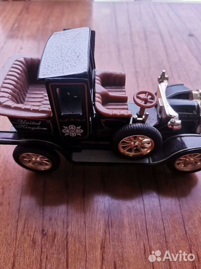 Модель автомобиля металл