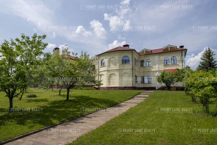 Коттедж 1200 м² на участке 4,8 га