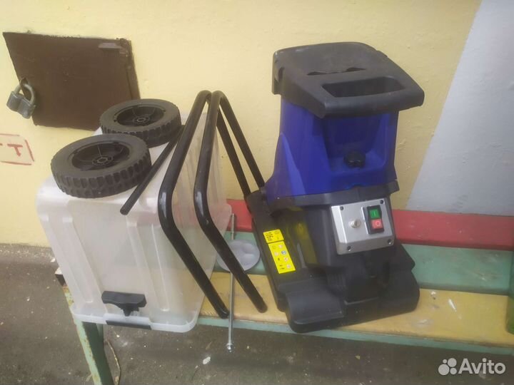 Измельчитель электрический ветки