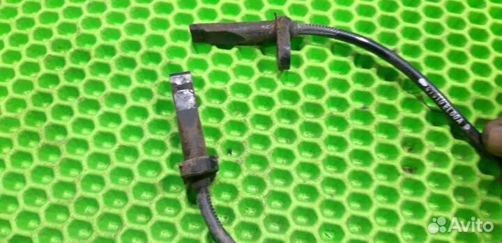 Датчик ABS передний Nissan Tiida C11