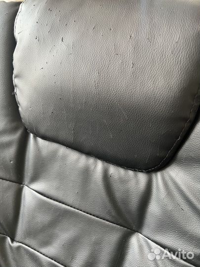 Офисное кожаное кресло