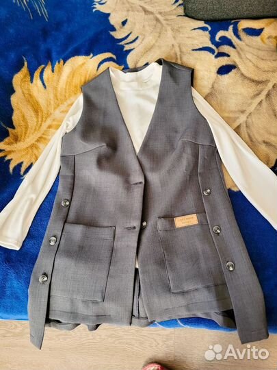 Костюм 3ка серый с жилетку р. 48