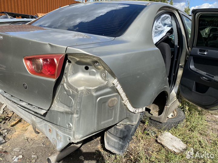 Крыло заднее правое лансер 10