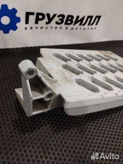 Ступень левая Volvo FH4 82171603