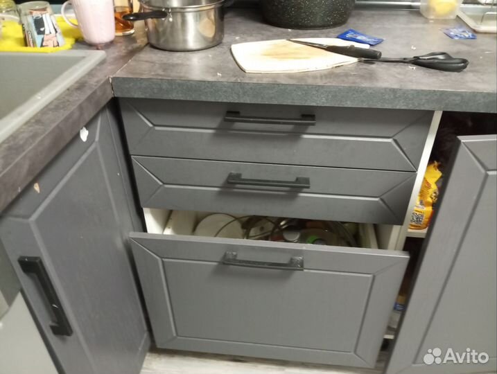 Кухня угловая с техникой