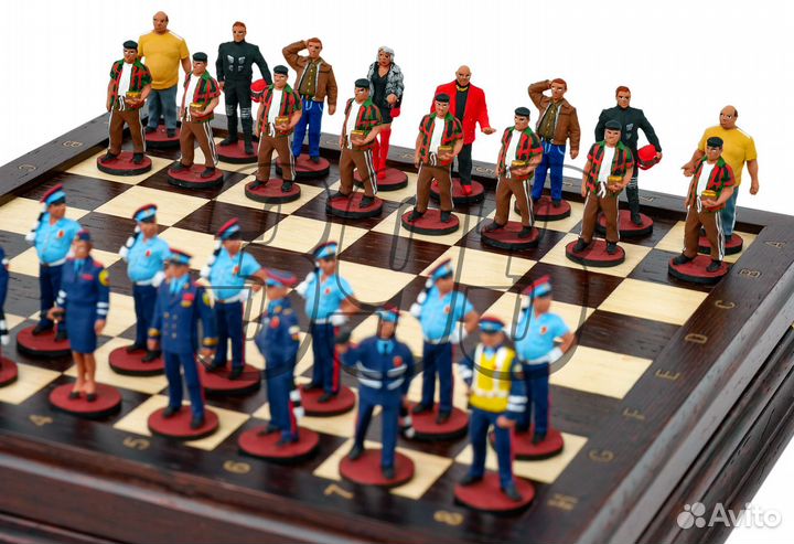 Шахматы Гаишники и нарушители (доска венге (51411)