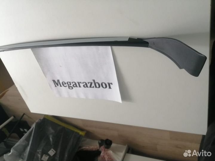 Молдинг лобового стекла левый Kia Sorento