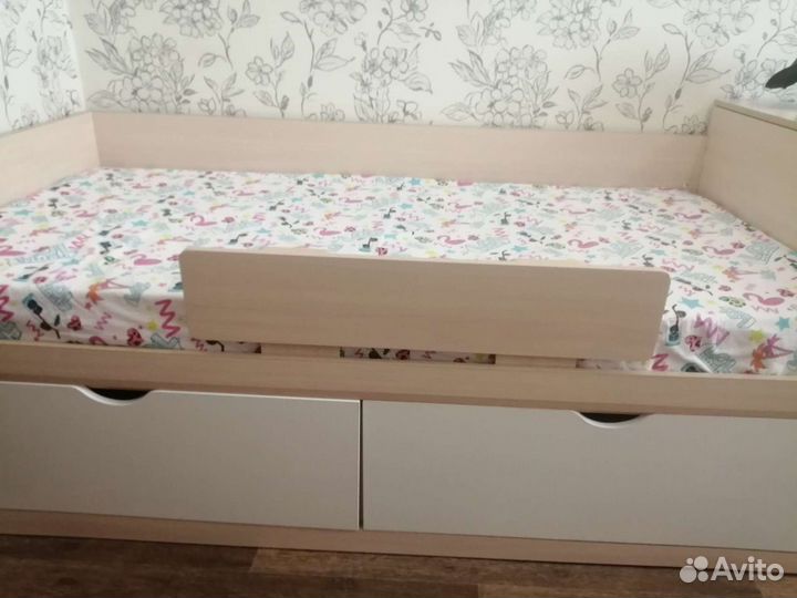 Защитный борт на кровать