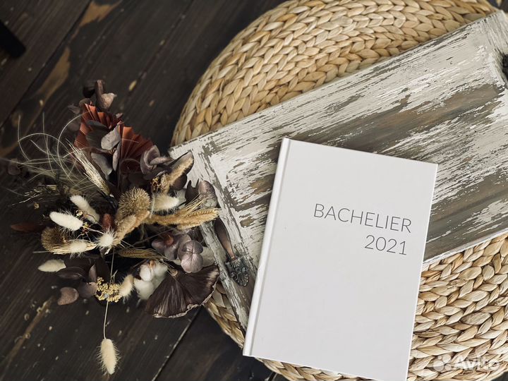 Выпускные альбомы и фотограф на выпускной