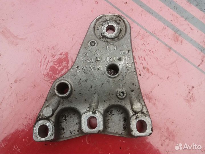 Кронштейн опоры двигателя правый поло седан 5