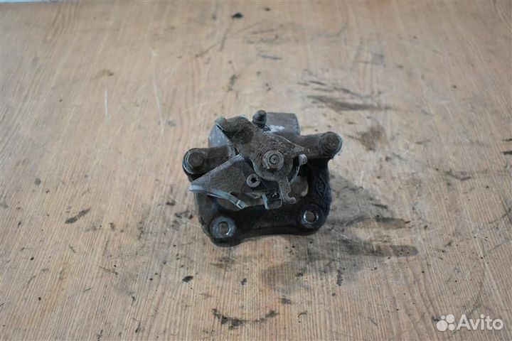 Суппорт тормозной задний правый Renault Megane