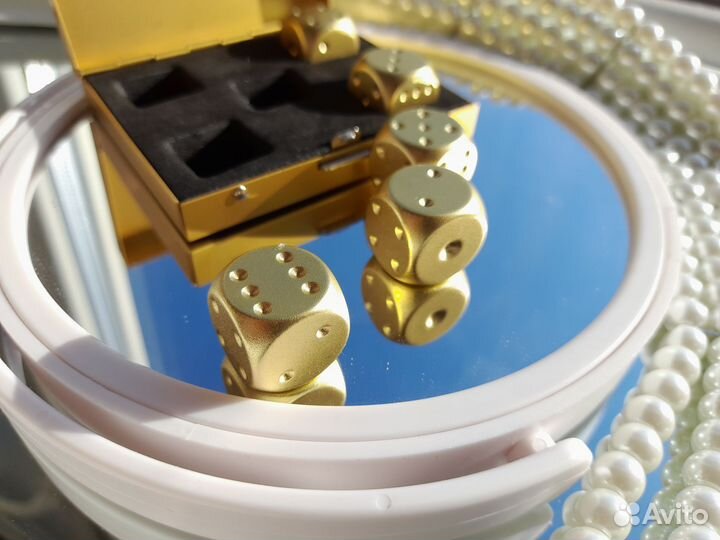 Коллекционные игральные кубики(золотые) из металла