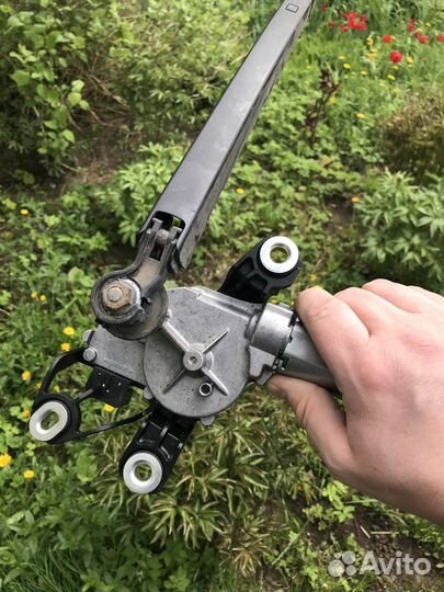 Поводок стеклоочистителя задний Volkswagen Golf 6