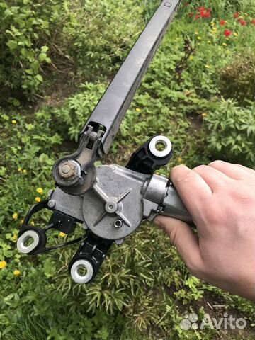 Поводок стеклоочистителя задний Volkswagen Golf 6