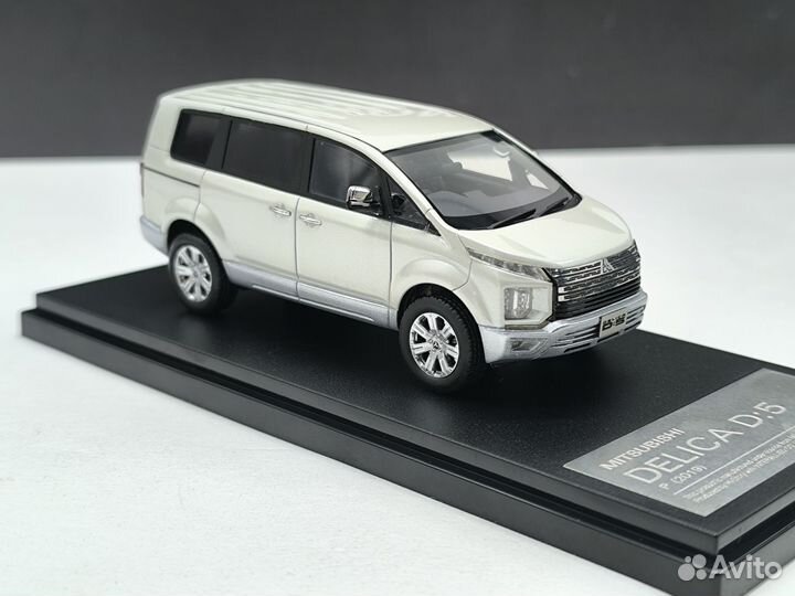 Mitsubishi Delica D:5 1:43 коллекционная модель