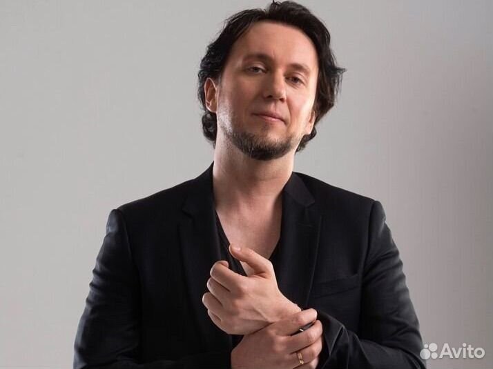 Сонграйтер, Аранжировщик, Звукорежиссер, Гитарист