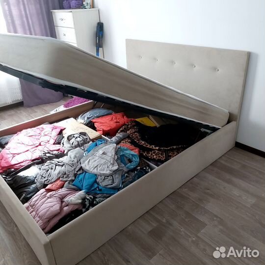 Кровать 2х спальня с матрасом 160/200