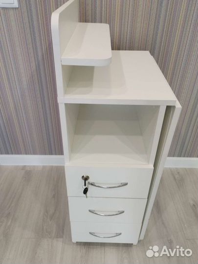 Маникюрный стол складной