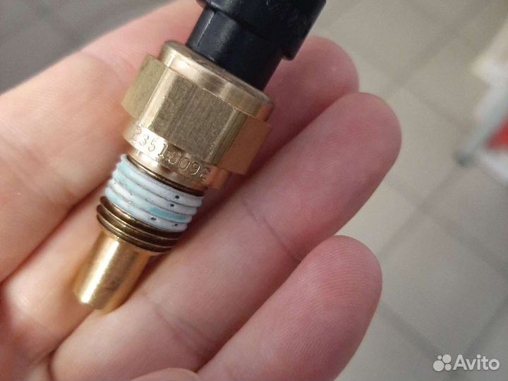 Датчик температуры масла,воды,топлива 23518092