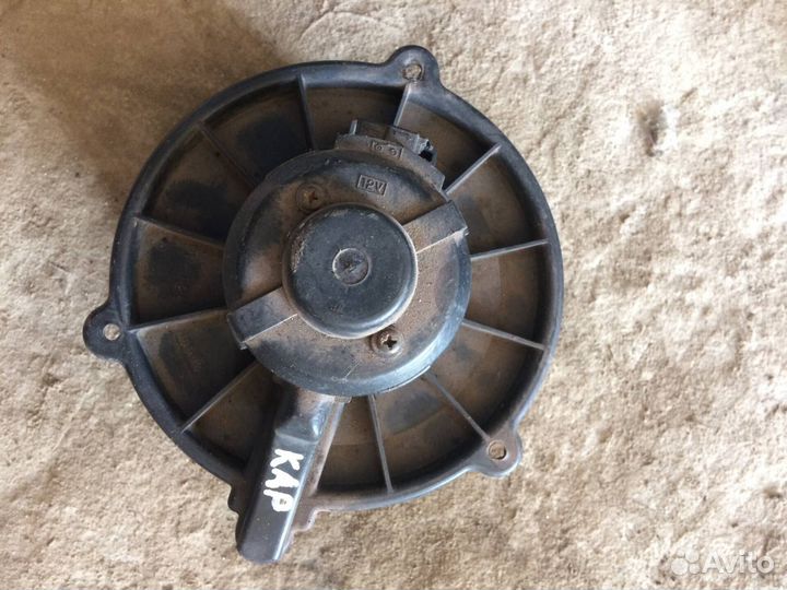 Моторчик печки Kia Carens 1