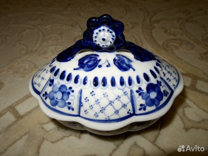 Гжель. Шкатулка и часы