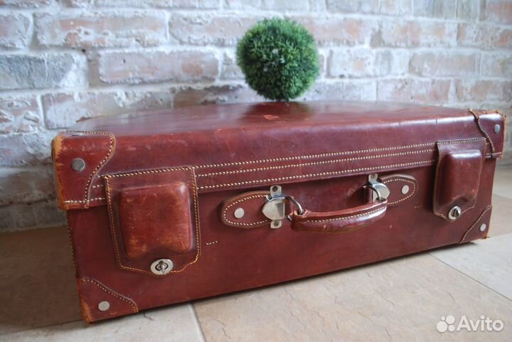 Винтажный старинный чемодан
