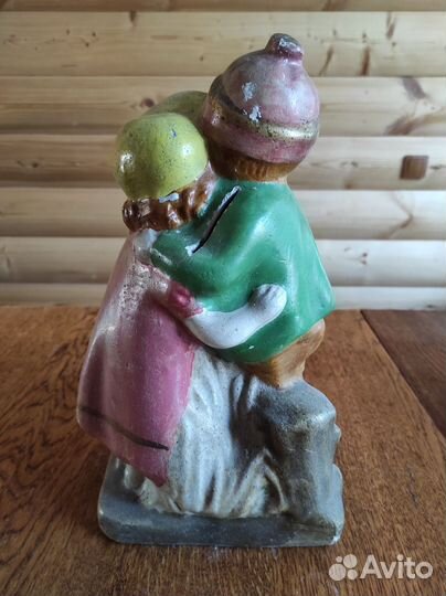 Копилка СССР мальчик с девочкой. Гипс. Большая