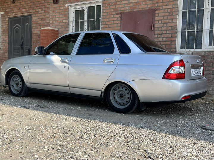 Капот на priora