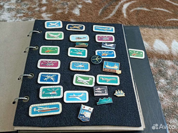 Значки СССР в альбоме