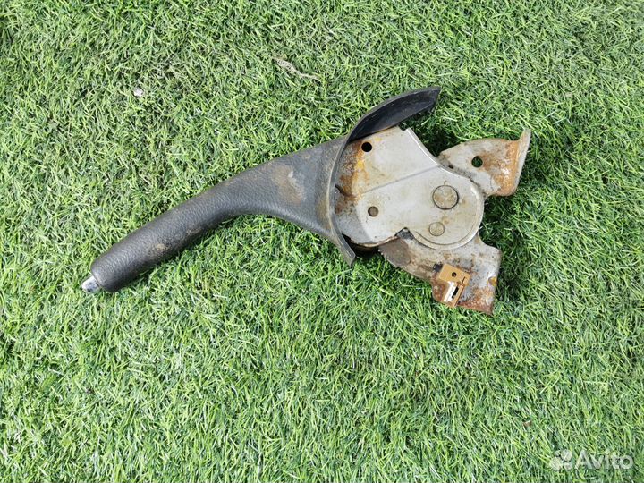 В наличии: Ручник на Toyota Avensis 2