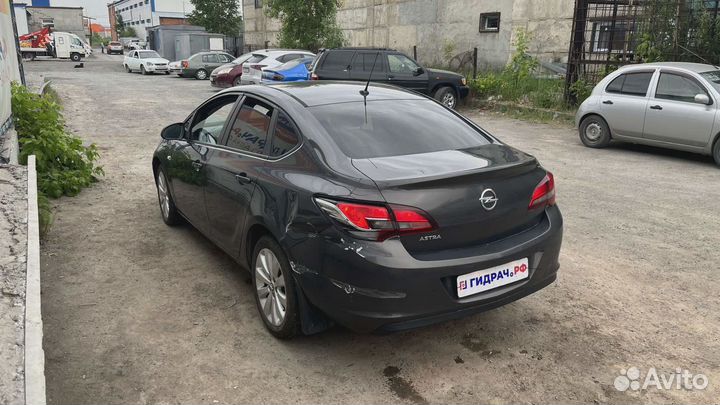 Обшивка двери задней левой Opel Astra (J) 13258735