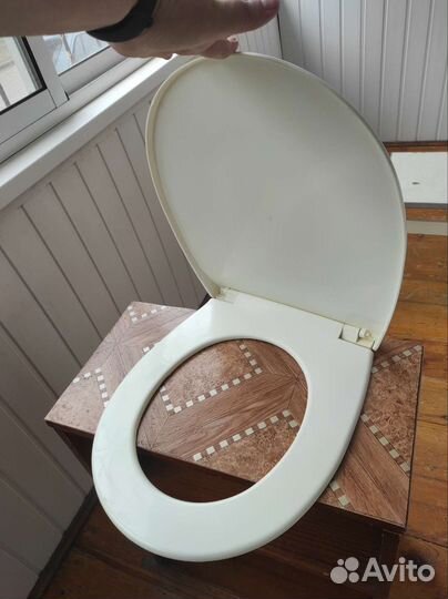 Сидушка на унитаз с крышкой