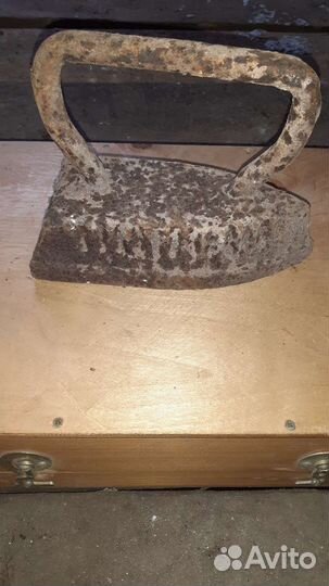Старинный угольный утюг