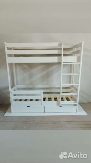 Двухъярусная кровать