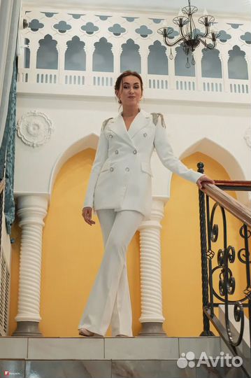 Ведущая/ Певица