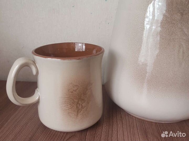 Кувшин с кружками