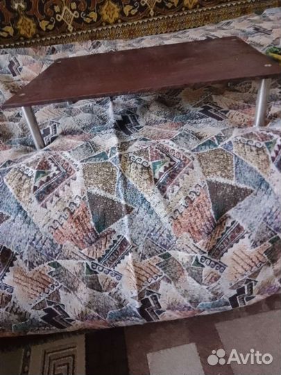 Подставка под видеомагнитофон