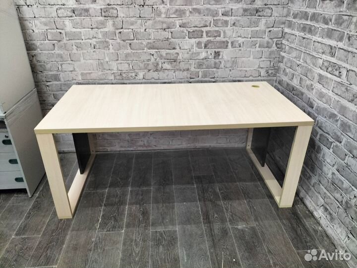 Письменный стол руководителя