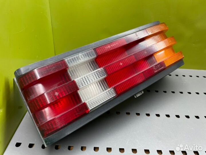 Фонарь задний правый Mercedes-Benz 190E W201 OM601