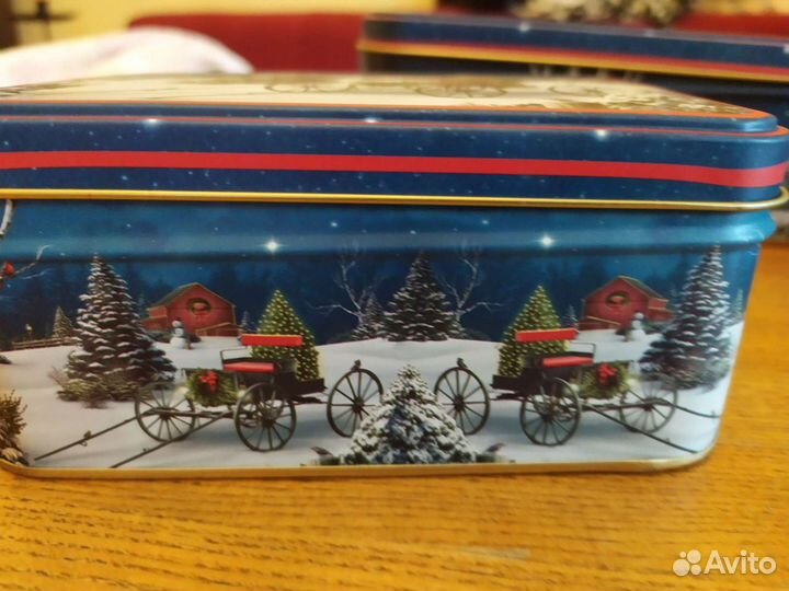 Жестяные коробки для подарков