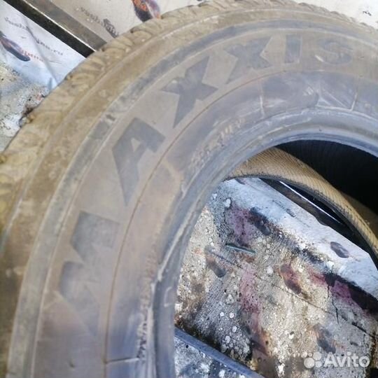 Maxxis MA-SLW Presa Spike LT 215/70 R15