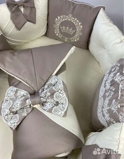 Бортики в кроватку с балдахином