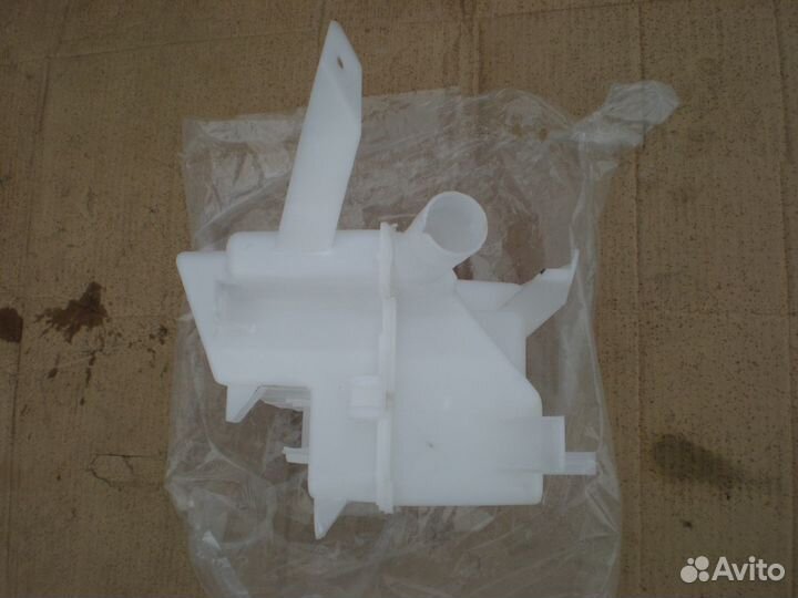 Бачок омывателя лобового стекла Nissan Teana J32