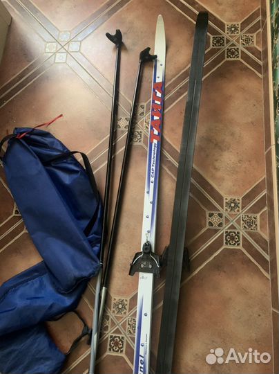 Лыжи беговые 180 см + палки и чехол